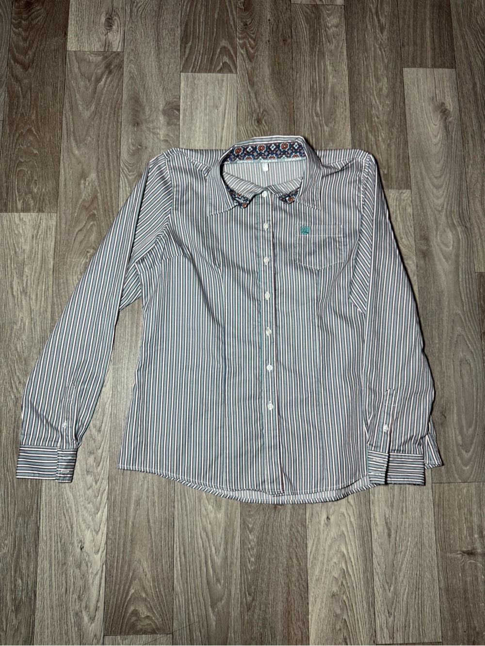 Womans Cinch Buttoned Shirt Size XL